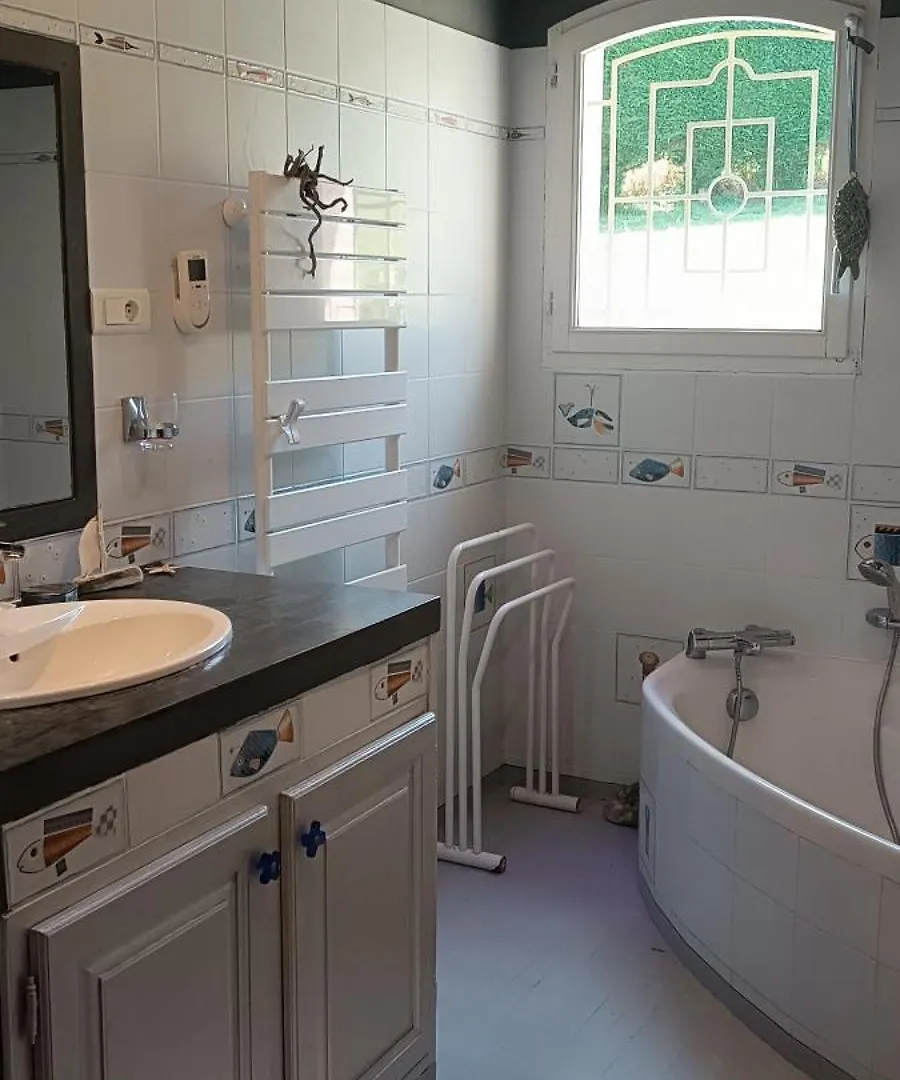 Chambres De Charme Avec Piscine Leojac 0*,